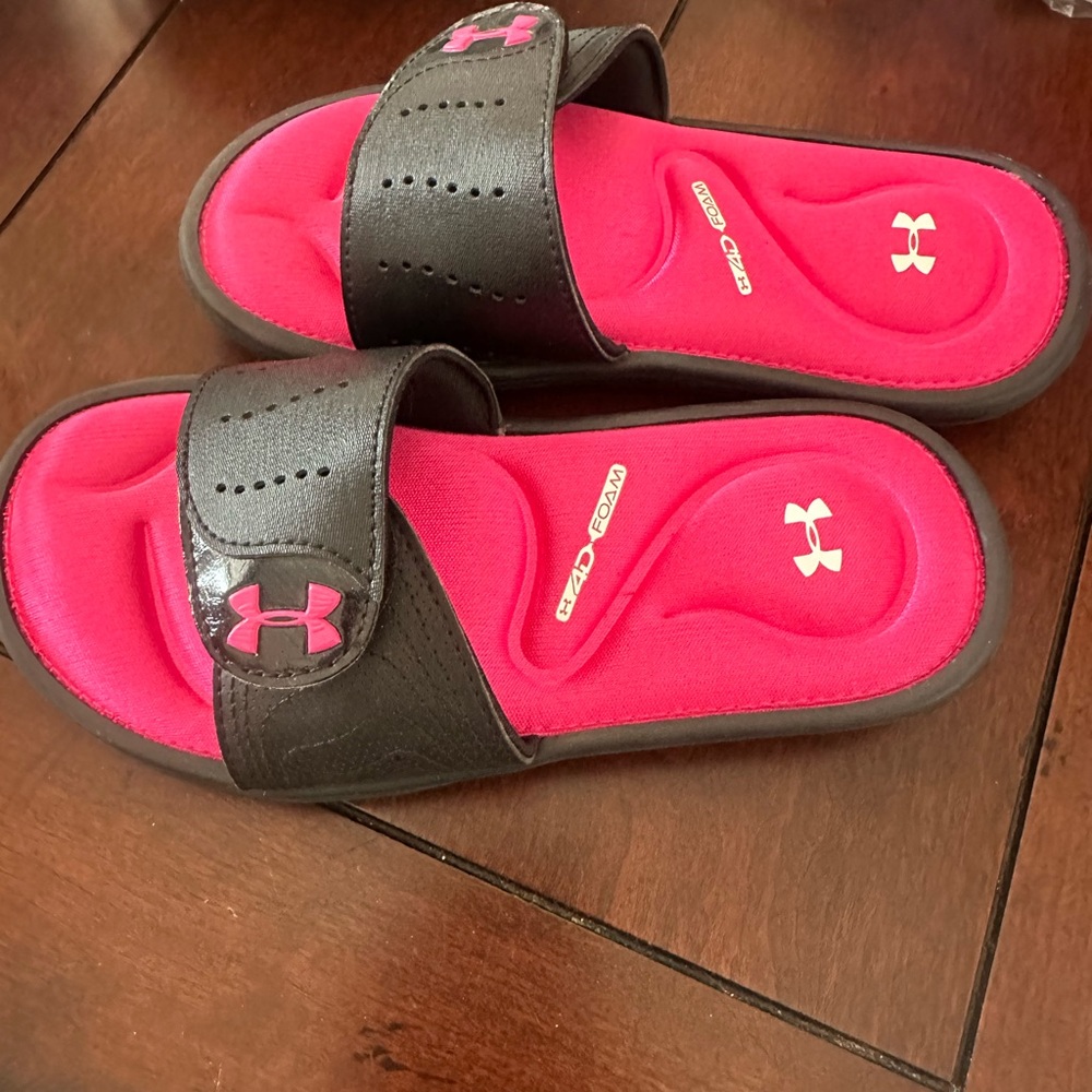 Like new Under Armour Kids size 2Y Black Pink Slides.
